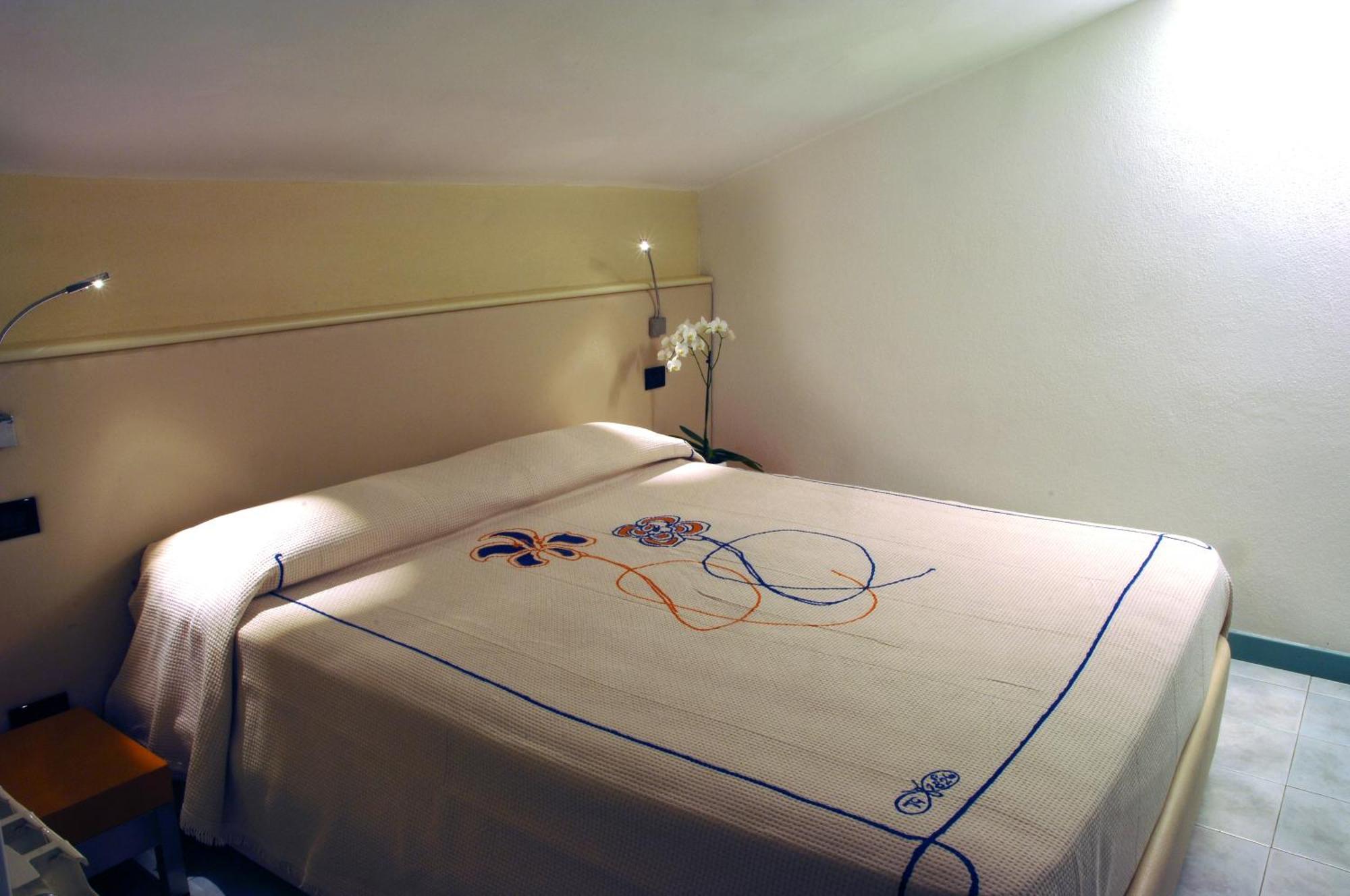 Hotel Eros Residence Червия Экстерьер фото