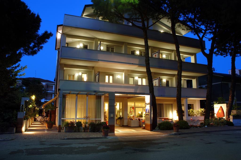 Hotel Eros Residence Червия Экстерьер фото